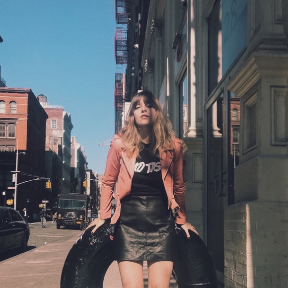 Meet your Posher, Gabrielle - Picture 2 of 2